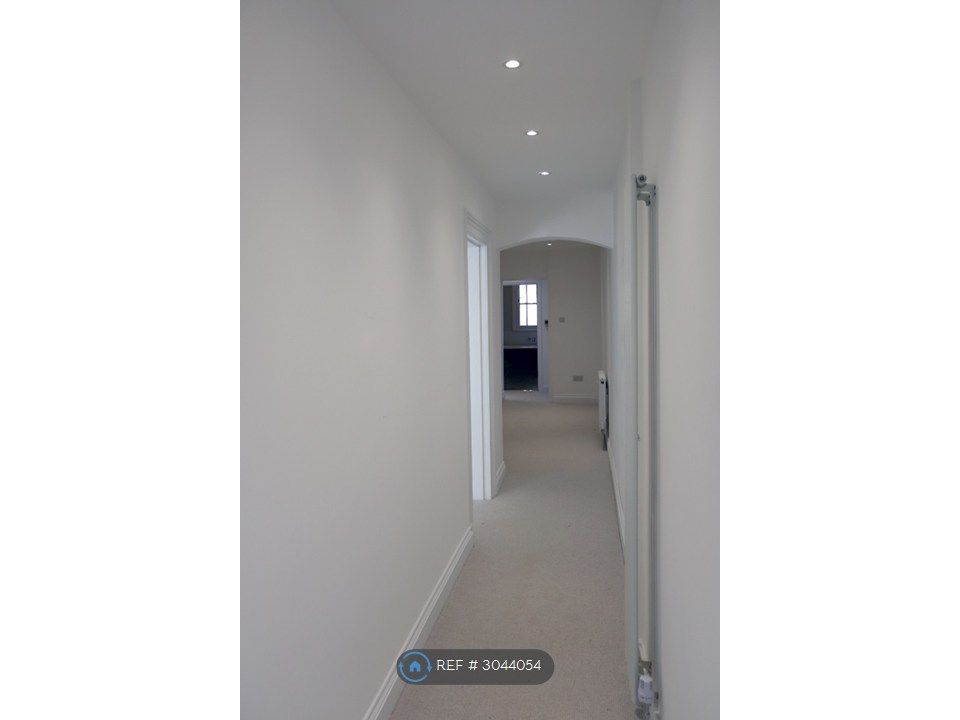 Property photo 3 of 13 Entrance Hall