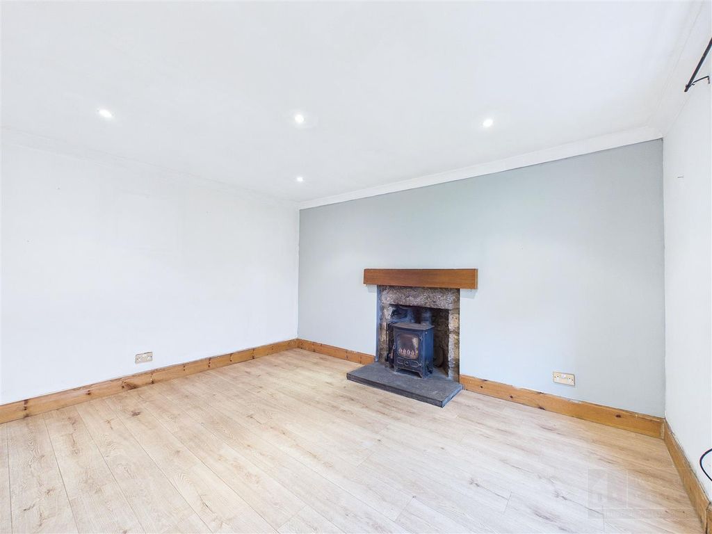 Property photo 2 of 30 Sitting Room
