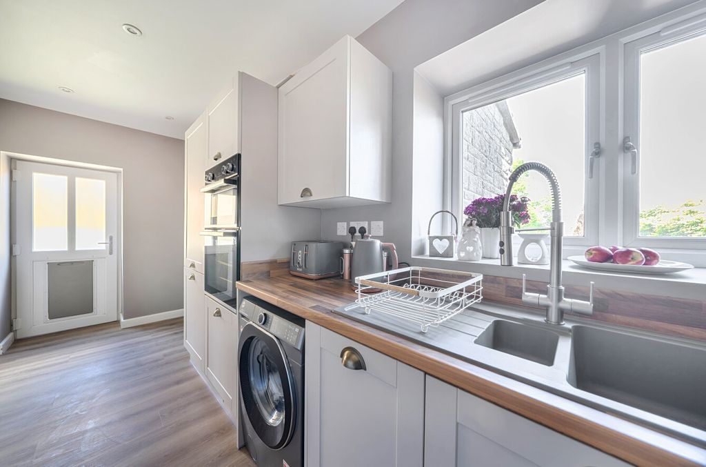 Property photo 2 of 19 1470509-12-6A2815...