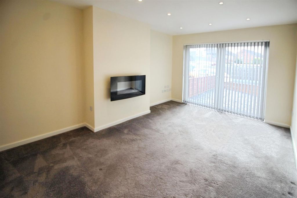 Property photo 2 of 14 Lounge