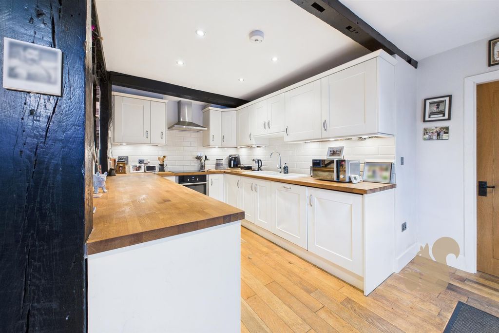 Property photo 2 of 19 Kitchen