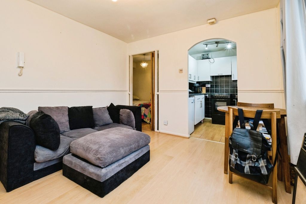 Property photo 3 of 17 Photo