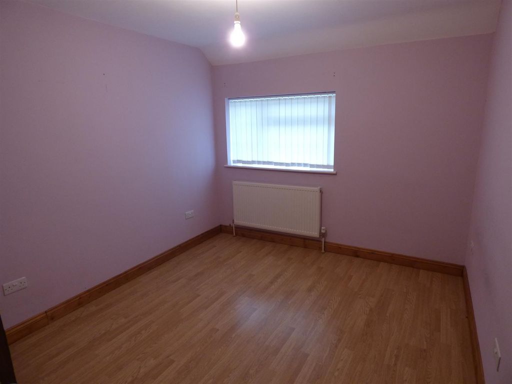 Property photo 3 of 6 Bedroom