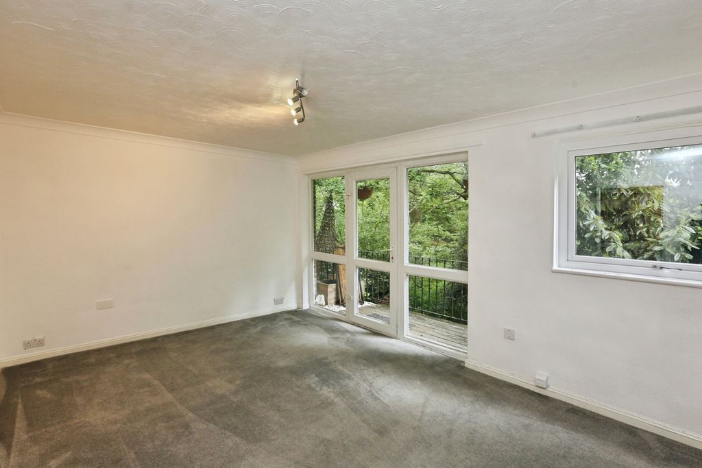 Property photo 3 of 9 Pbox-Img.Jpg