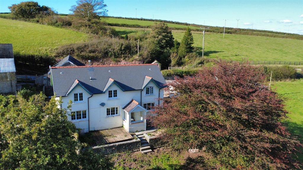 Property photo 2 of 37 Farmhouse