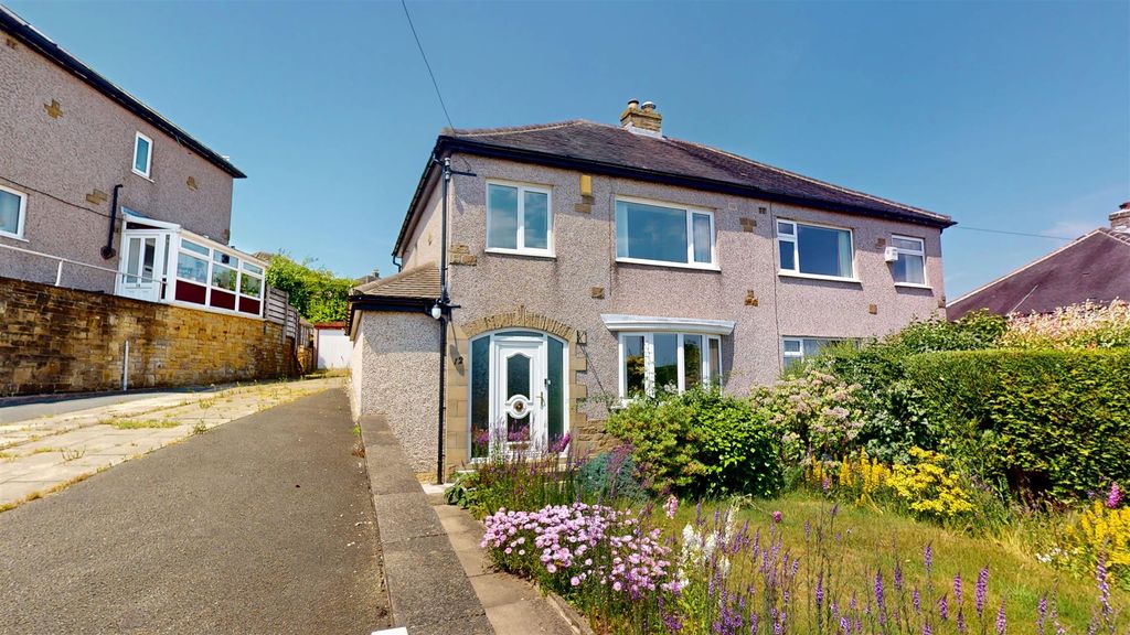 Property photo 1 of 18 External