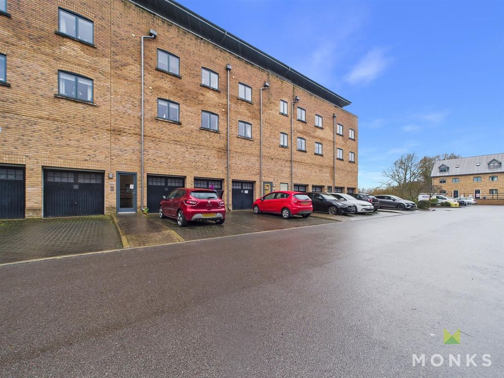 Property photo 1 of 12 Cam01520G0-Pr0325-Still037.Jpg