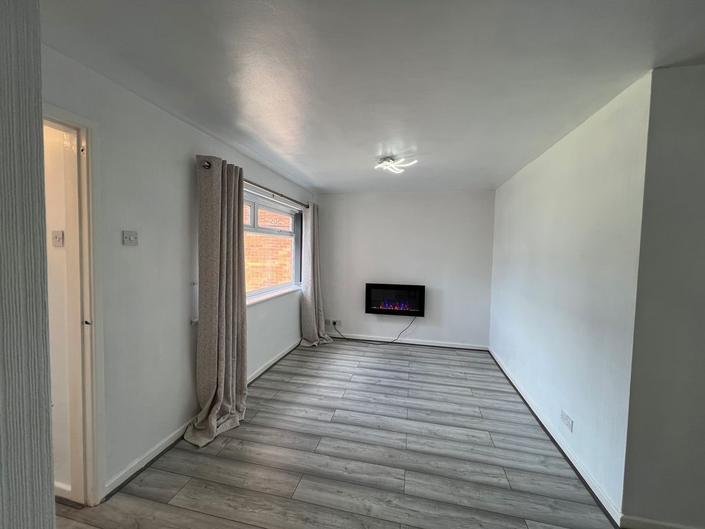 Property photo 2 of 8 Living Room