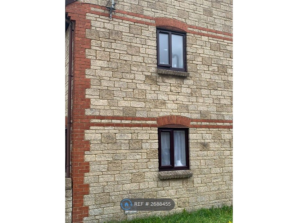 Property photo 3 of 17 Side Of House