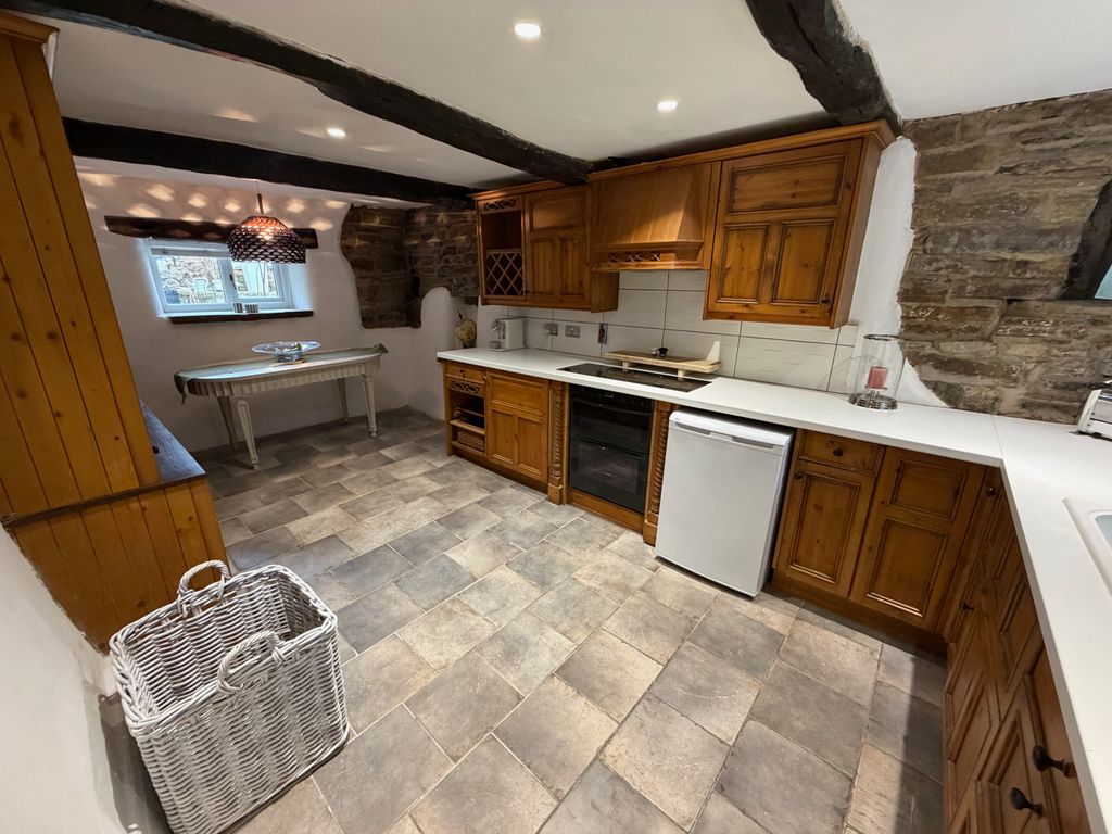 Property photo 3 of 21 Dining Kitchen