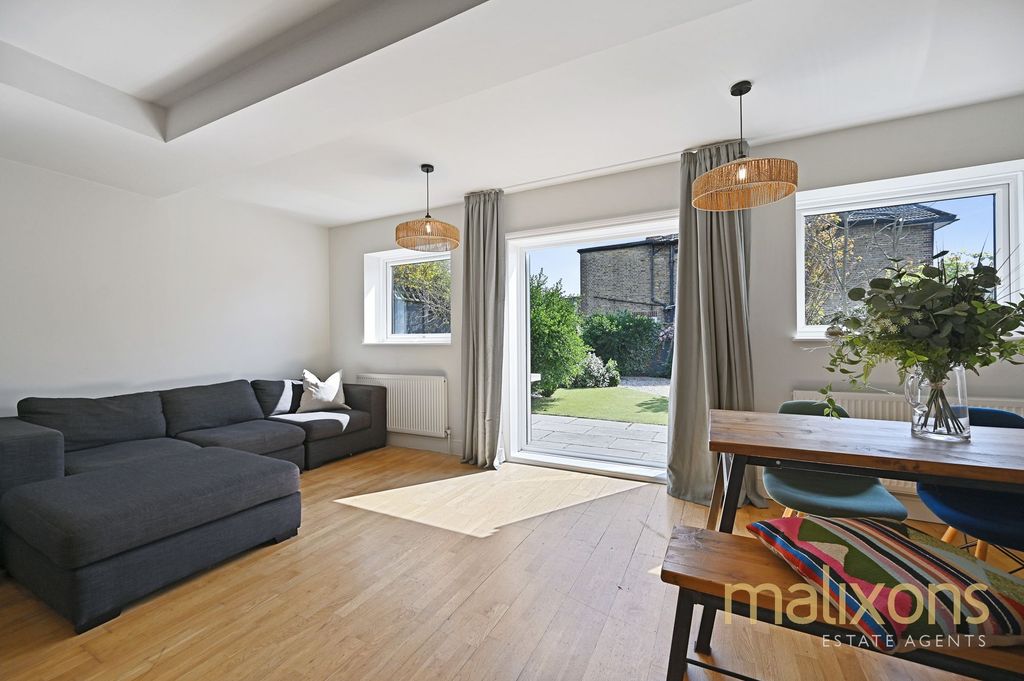 Property photo 2 of 11
