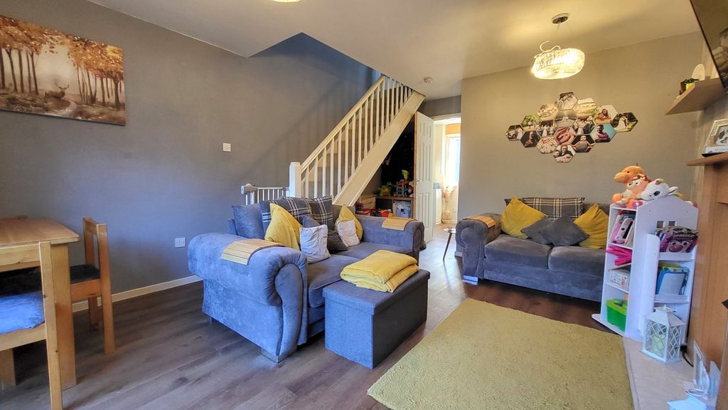 Property photo 3 of 11