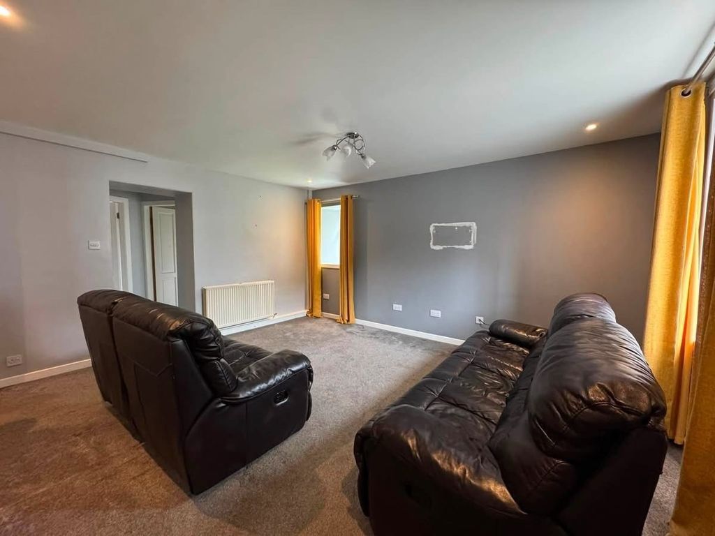 Property photo 2 of 27