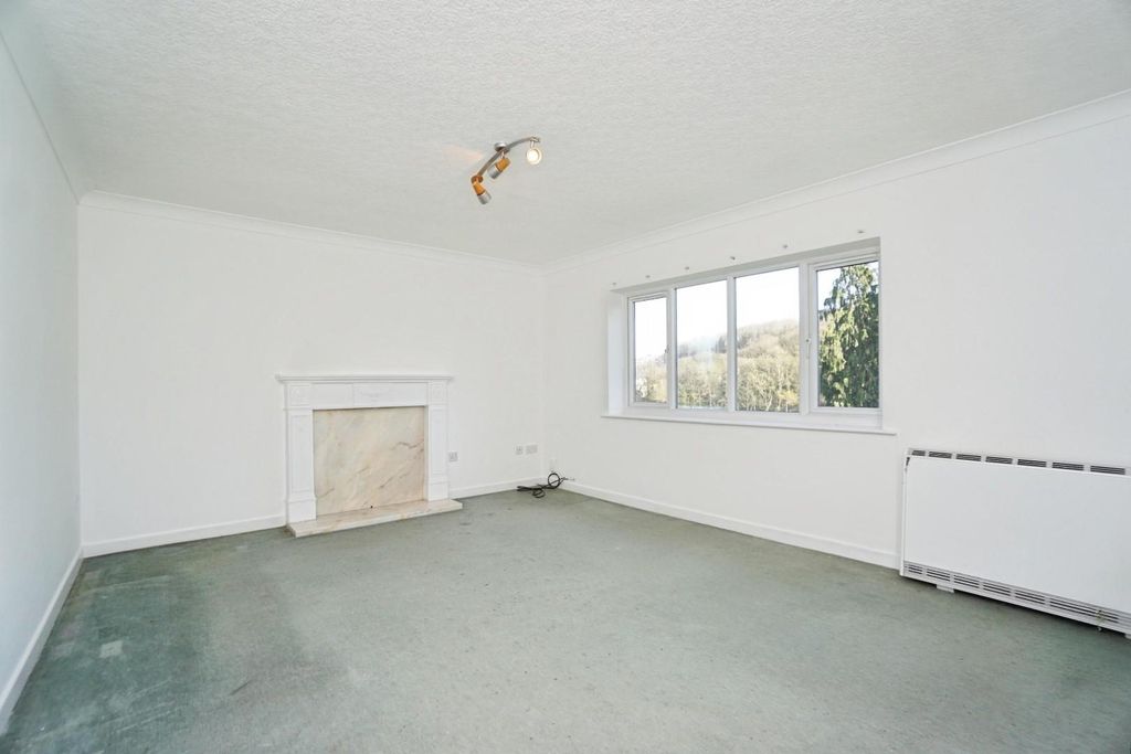 Property photo 2 of 21 Living Room