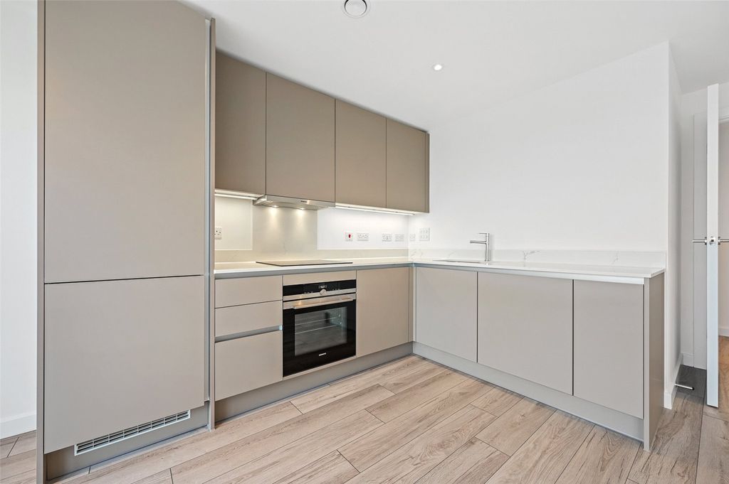 Property photo 3 of 7 Kitchen
