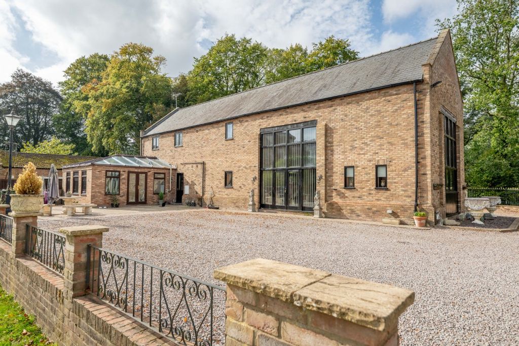 Property photo 1 of 26