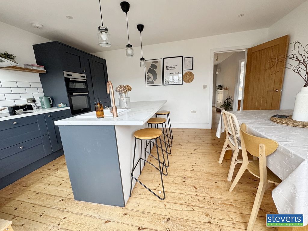 Property photo 3 of 18 Image00009