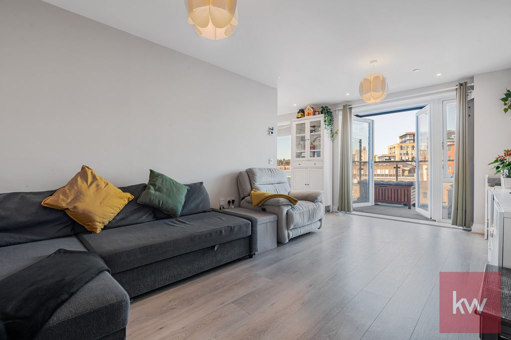 Property photo 3 of 28