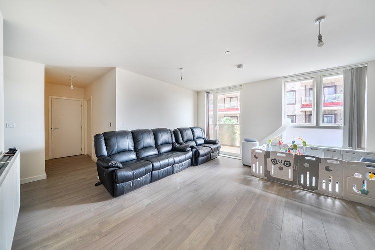 Property photo 2 of 17