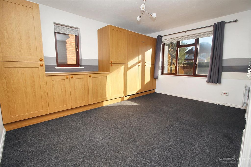 Property photo 2 of 10 Studio