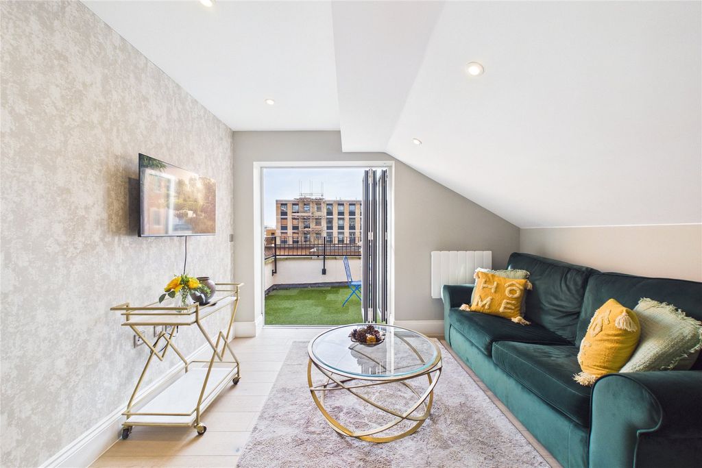 Property photo 2 of 8 Picture No. 10