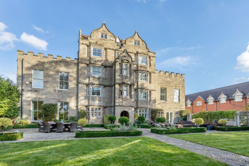 Property photo 1 of 37