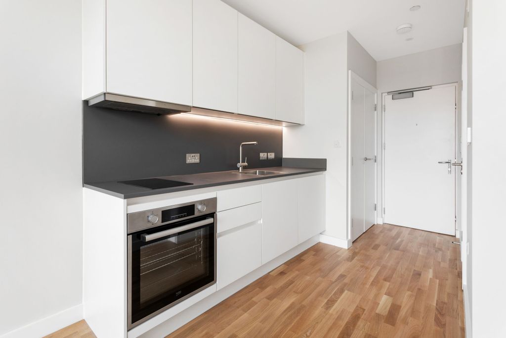 Property photo 1 of 10 Kitchen