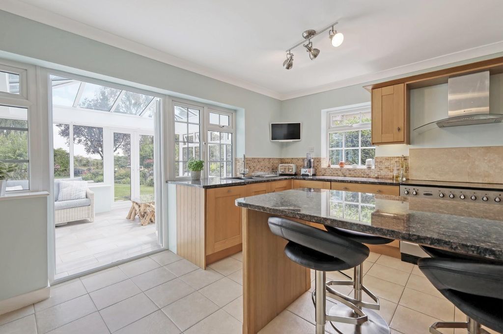 Property photo 3 of 27 Kitchen