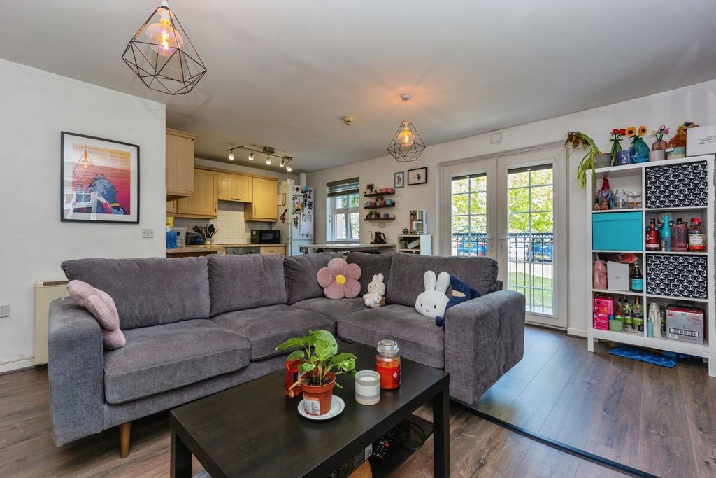 Property photo 2 of 21 Pbox-Img.Jpg