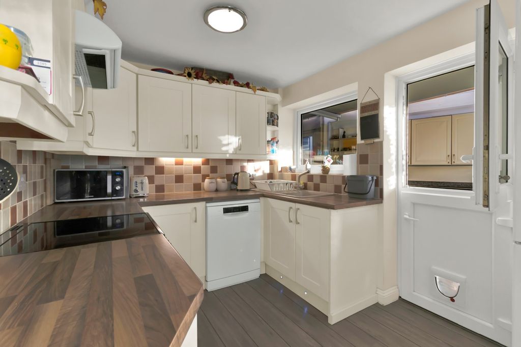 Property photo 3 of 30 Picture No. 13