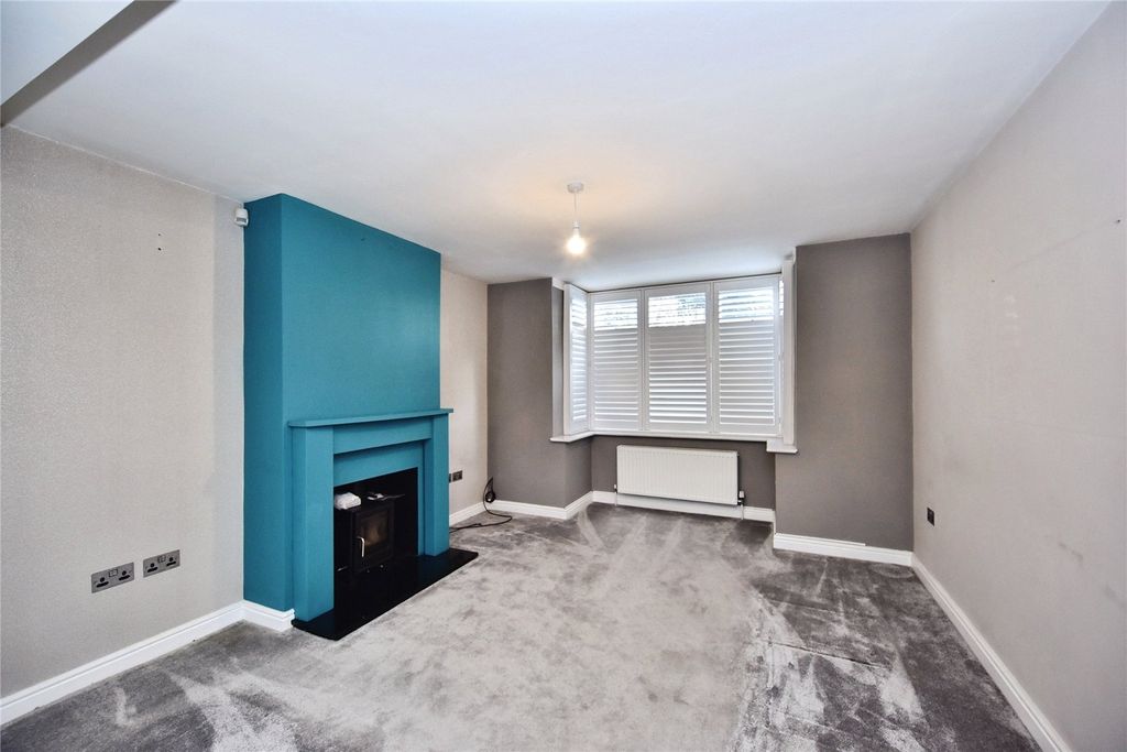 Property photo 2 of 21 Living Room