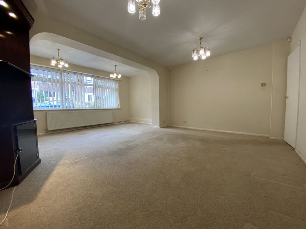 Property photo 2 of 11 Front Lounge