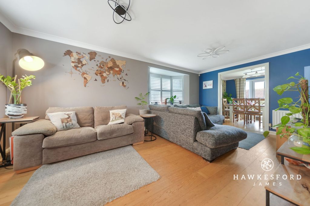Property photo 2 of 27 Holly Drive, Minster On Sea - Lounge