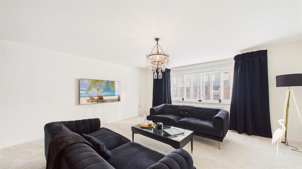 Property photo 2 of 38 Lounge