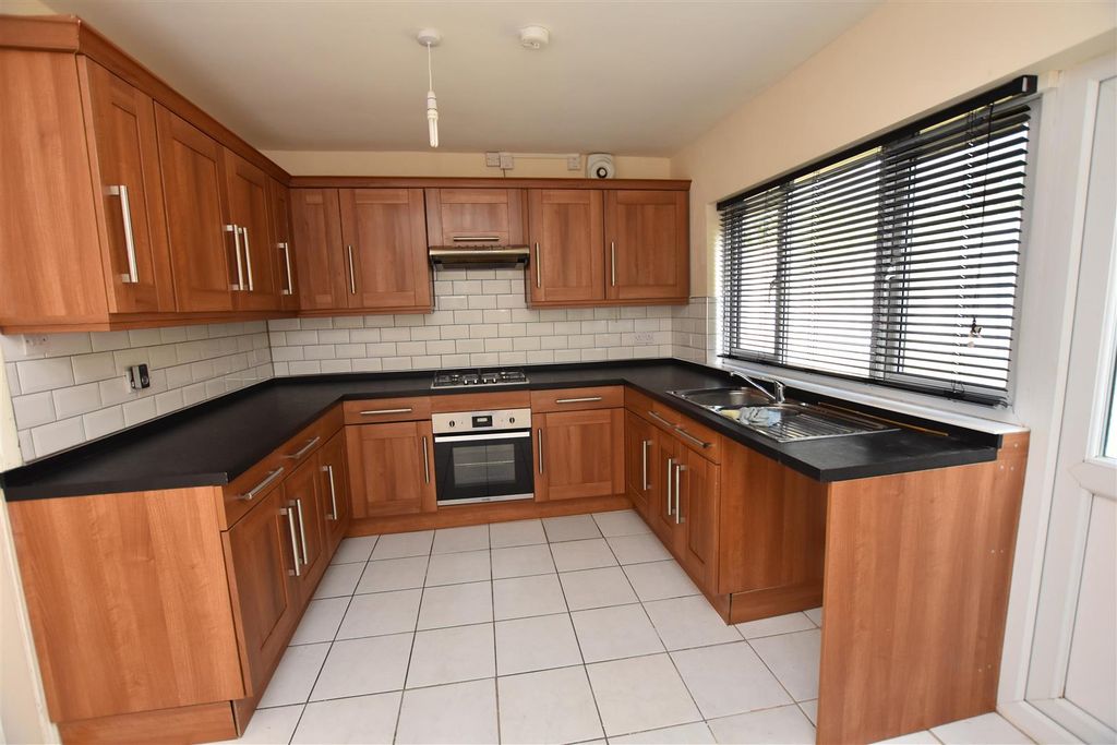 Property photo 2 of 5 Kitchen