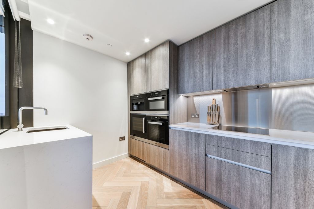 Property photo 3 of 9 Kitchen