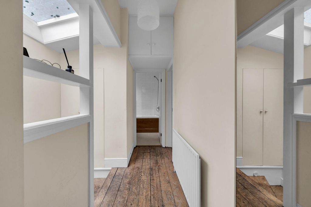 Property photo 2 of 13 Hallway