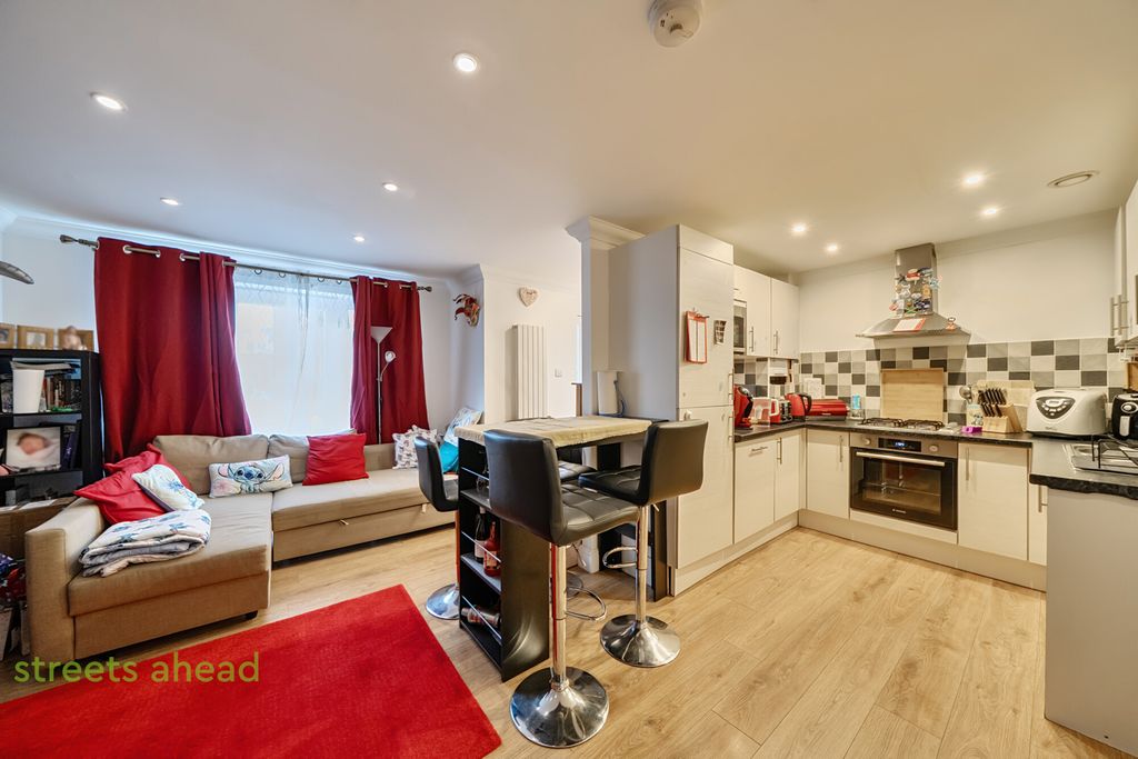 Property photo 2 of 18 F929Ebbe-Bb38-488...