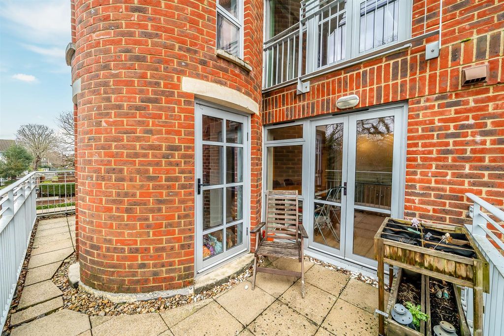 Property photo 2 of 23 Terrace