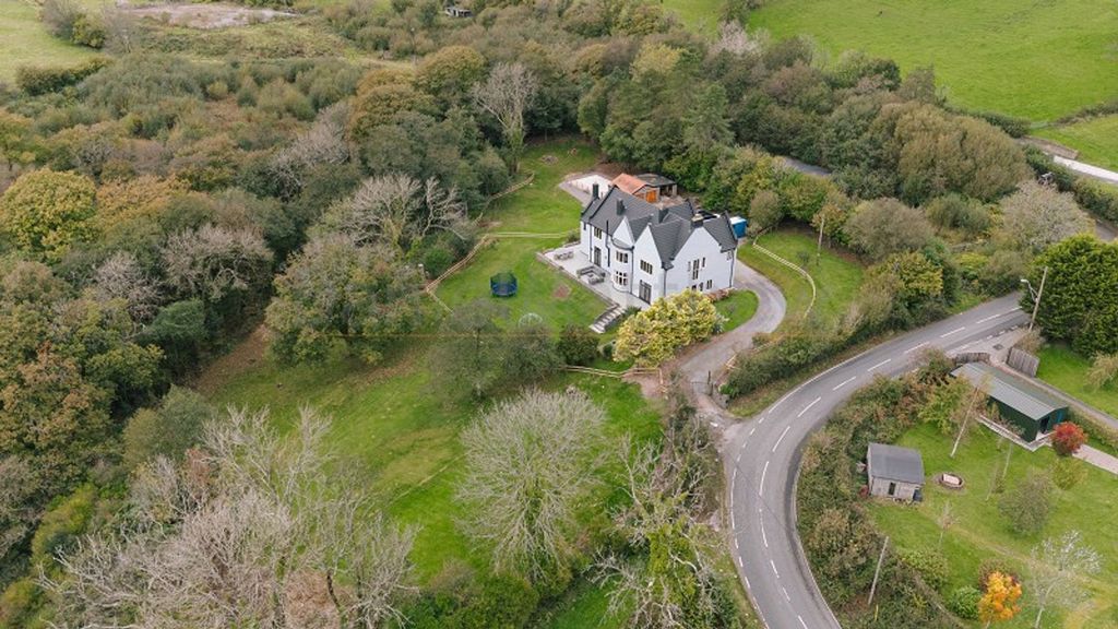 Property photo 3 of 34