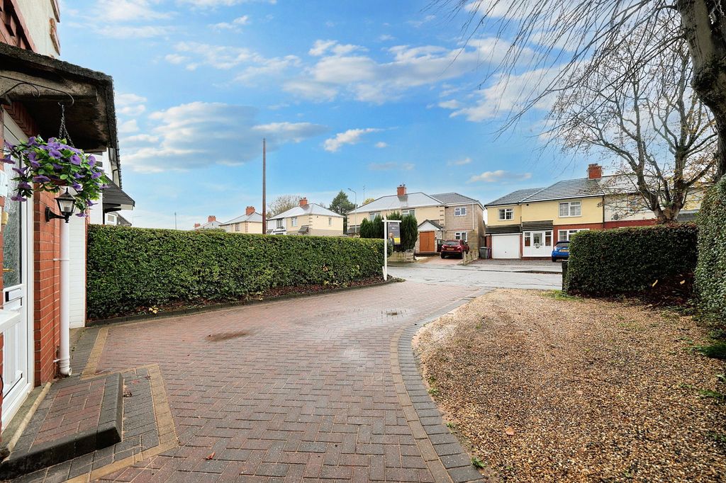 Property photo 2 of 29