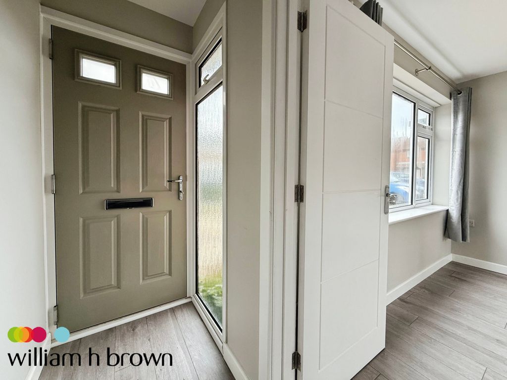 Property photo 2 of 12 Entrance Hall