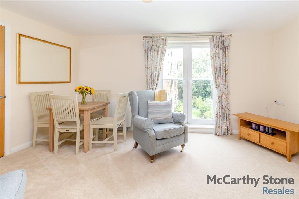 Property photo 2 of 21 8658957-Interior02.Jpg