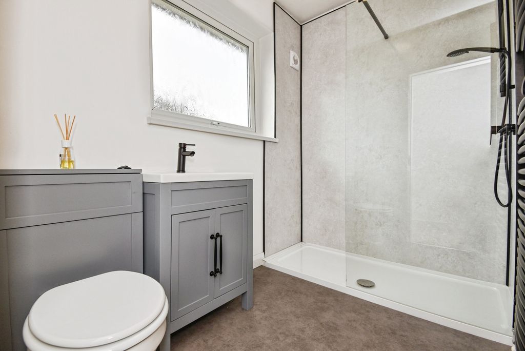 Property photo 2 of 17 Shower Room