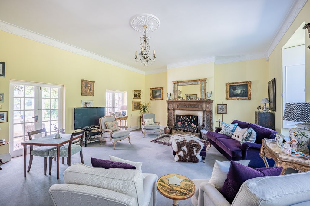 Property photo 2 of 21 Drawing Room