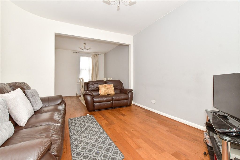 Property photo 1 of 10 Lounge