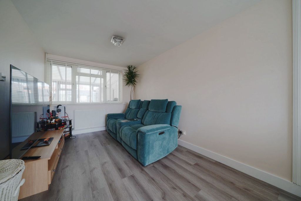 Property photo 2 of 36