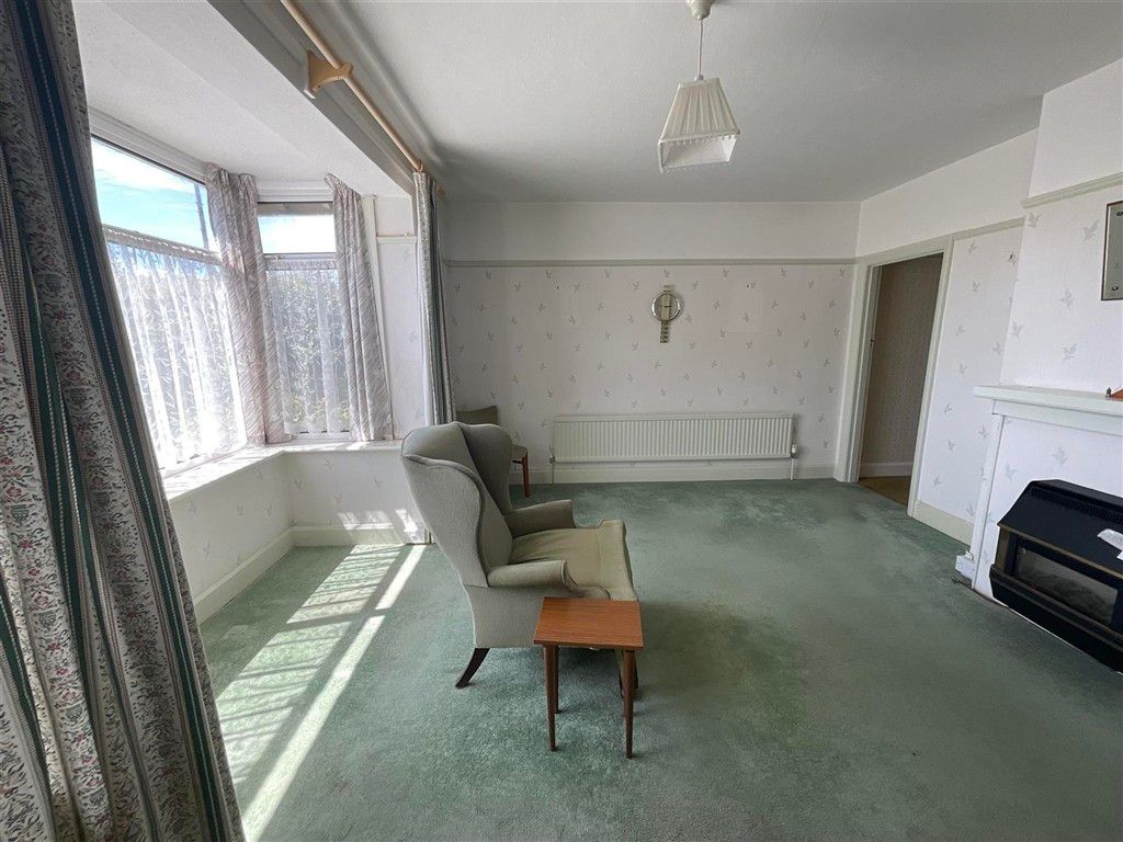 Property photo 3 of 10 Lounge