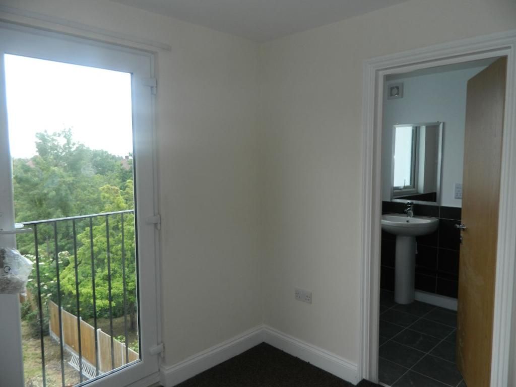 Property photo 3 of 13 C103Afb055d2Fdcd7A76c379F05392F1