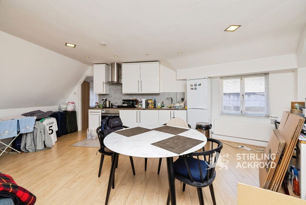 Property photo 2 of 21 Reception/ Kitchen
